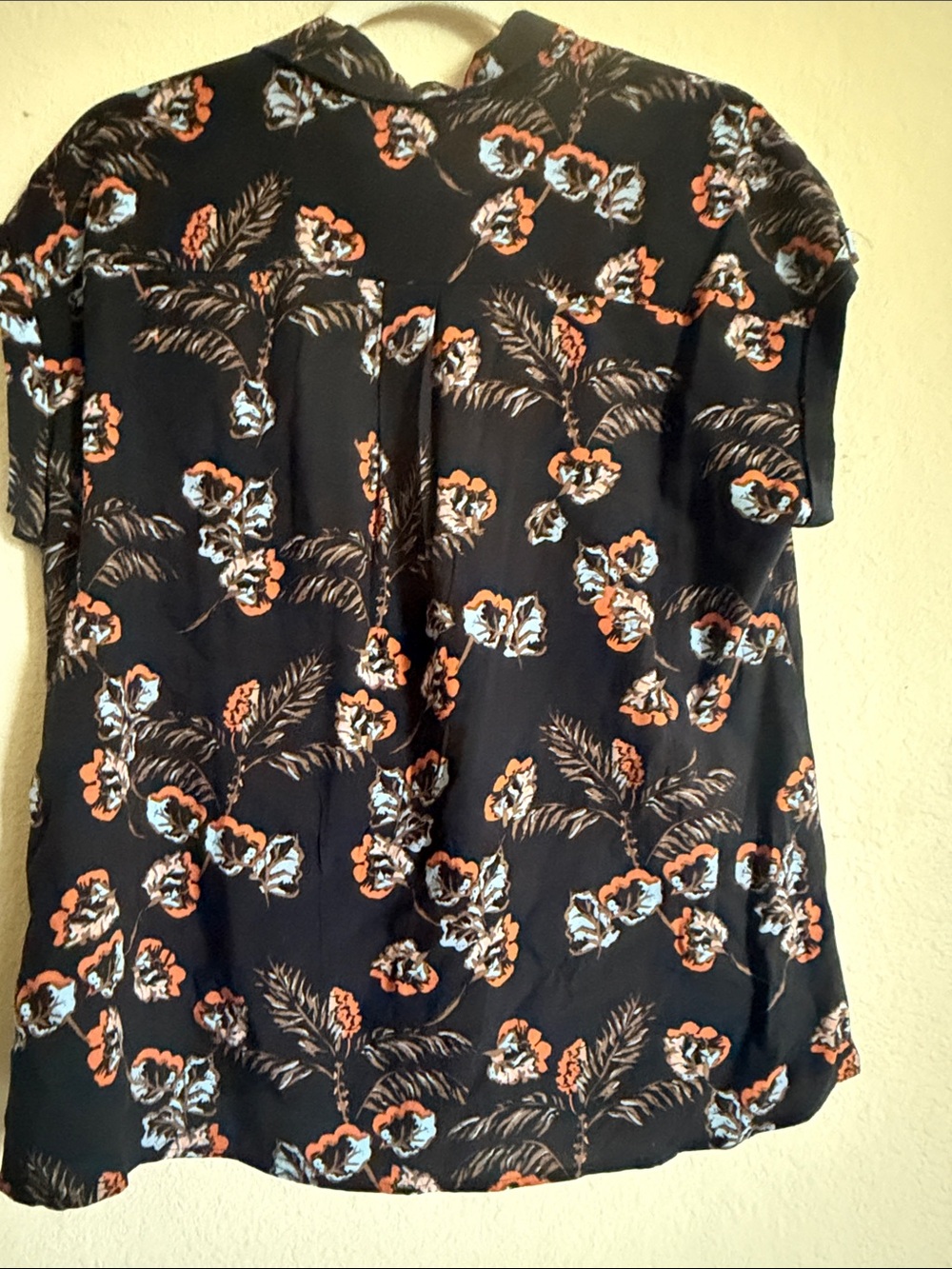 Black Rainn Black Floral Short-Sleeve Button-Front Blouse - Picture 4 of 5